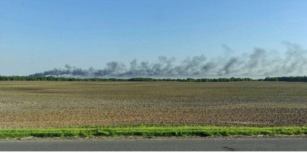 В Брянской области сообщают о пожаре в военной части, горит российская техника — видео