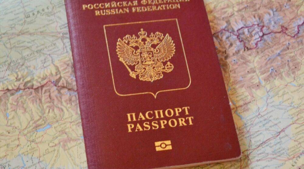 Стало известно, сколько людей из оккупированного Херсона пришли за российскими паспортами