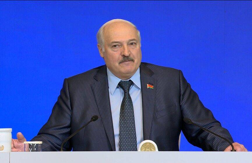 Лукашенко заявил, что страны Запада накаляют обстановку с вывозом украинского зерна