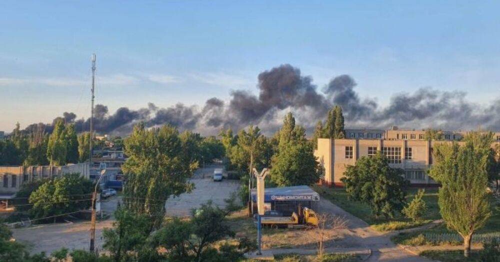 В оккупированном Бердянске прогремели мощные взрывы: часть города без света (ФОТО, ВИДЕО)