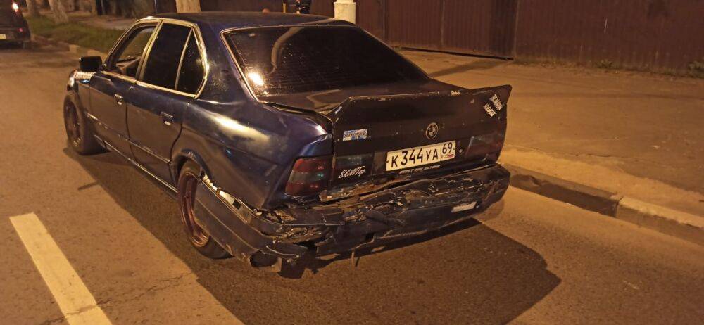 В Твери из-за самокатчиков произошло ДТП — повреждены три автомобиля
