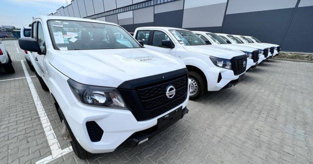 Сделка на 1,6 млн евро: ВСУ получили первую партию пикапов Nissan
