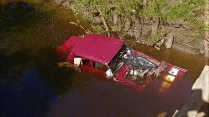 В Вологодской области ВАЗ упал в реку – водитель погиб