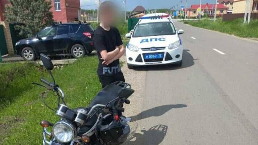 В Тюменском районе задержали 17-летнего подростка на мотоцикле