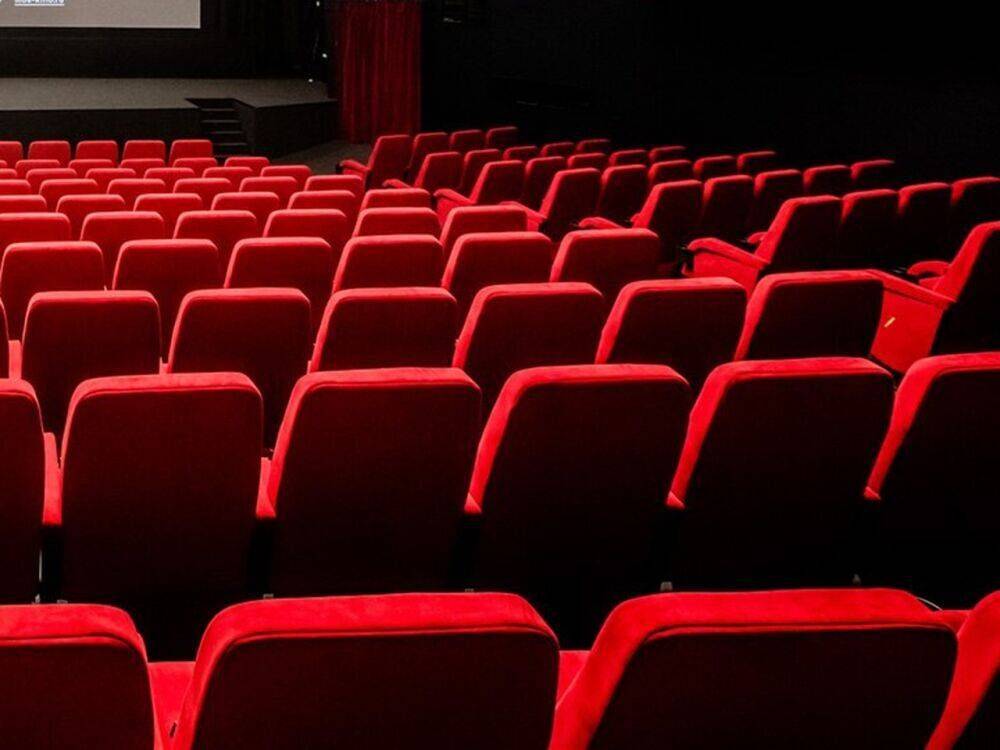 Кинотеатры в России начали закрываться по будням на фоне санкций