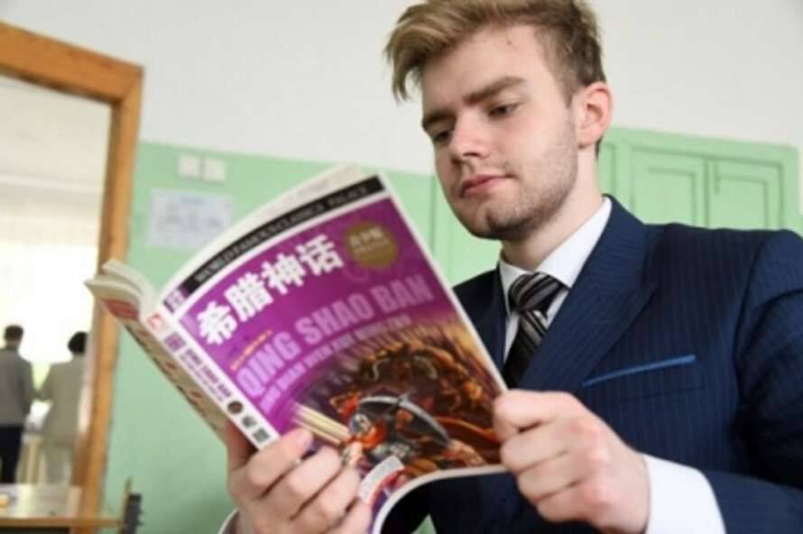 Российские школы с 1 сентября переводят на изучение китайского языка