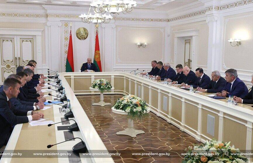 Лукашенко: отечественные разработки ВПК способны удивить и отрезвить людей, которые вынашивают агрессивные планы в отношении Беларуси