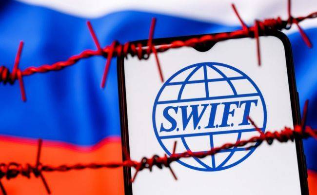 Сбербанк та ще два російські банки відключили від SWIFT