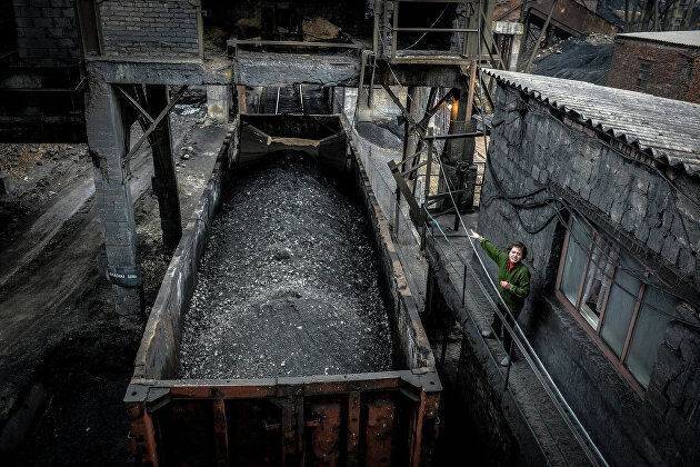 Правительство Польши закрепило максимальную цену на уголь в 230 долларов за тонну