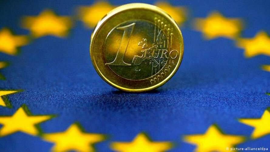 Еврогруппа одобрила вступление одной из стран в зону евро