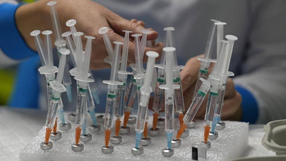 Испания одобрила четвёртую дозу вакцины от коронавируса для всех