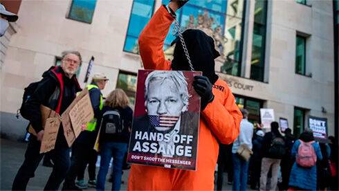 Глава WikiLeaks Джулиан Ассанж должен быть экстрадирован в США, заявила министр внутренних дел Великобритании