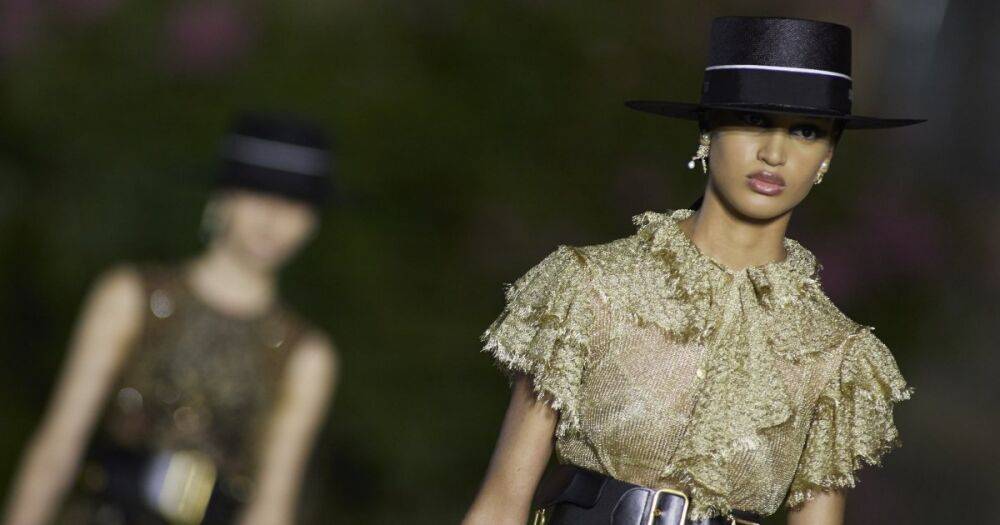 Испанская страсть: Dior под звуки фламенко представил роскошную круизную коллекцию 2023