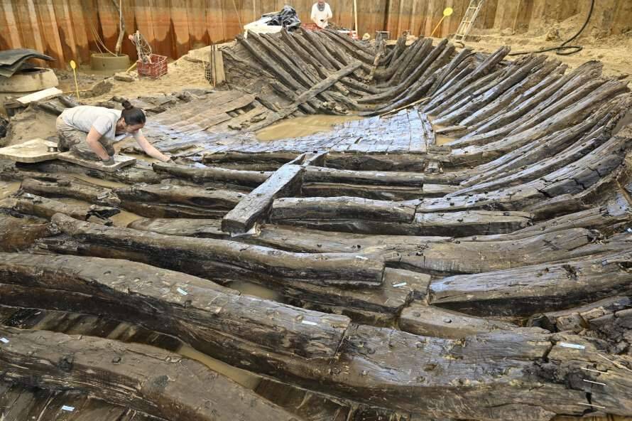 Археологи обнаружили обломки корабля, которым более 1300 лет (Фото)