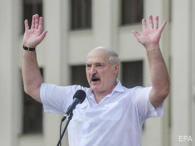 Лукашенко заявил, что общается с Путиным и война в Украине – это начало "крупного передела мира"