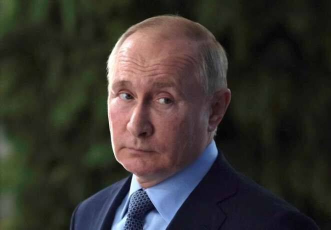 Настоящий Путин умер в 2004, вместо него показывают двойников