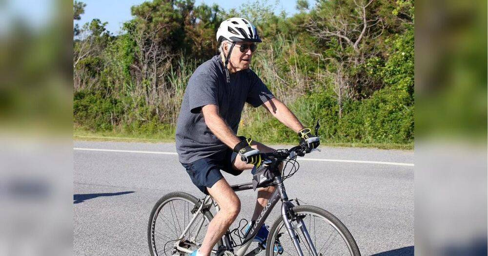 Джо Байден упав з велосипеда: фото та відео інциденту