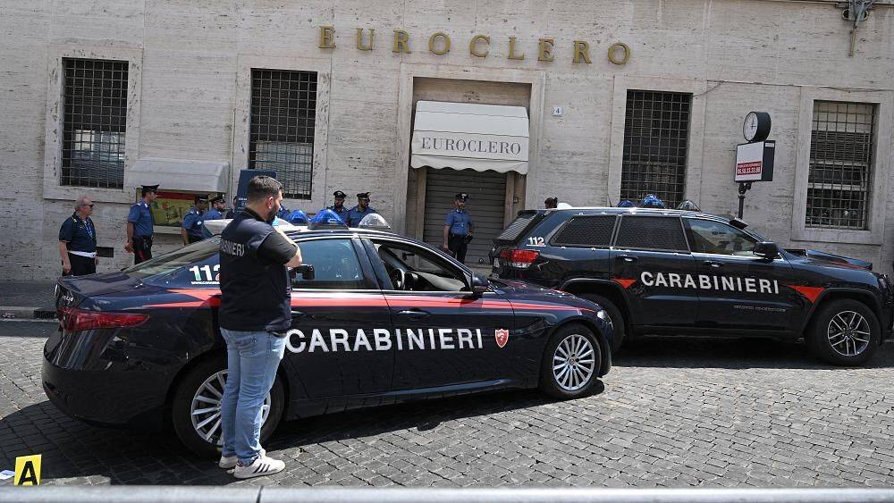 Полиция открыла огонь для остановки автомобиля на въезде в Ватикан