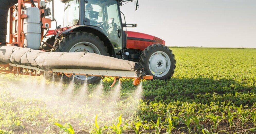 Латвия и еще десять стран ЕС призывают отложить ограничения пестицидов