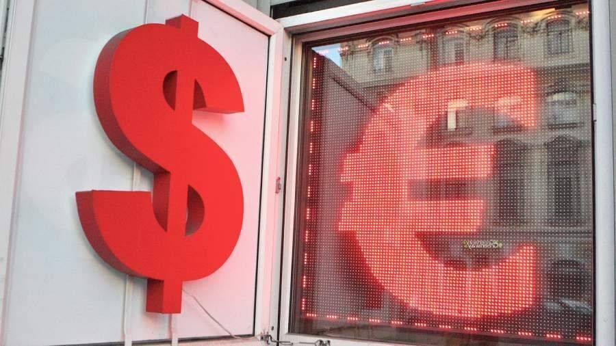 Банки РФ заявили о начале продаж наличных долларов и евро