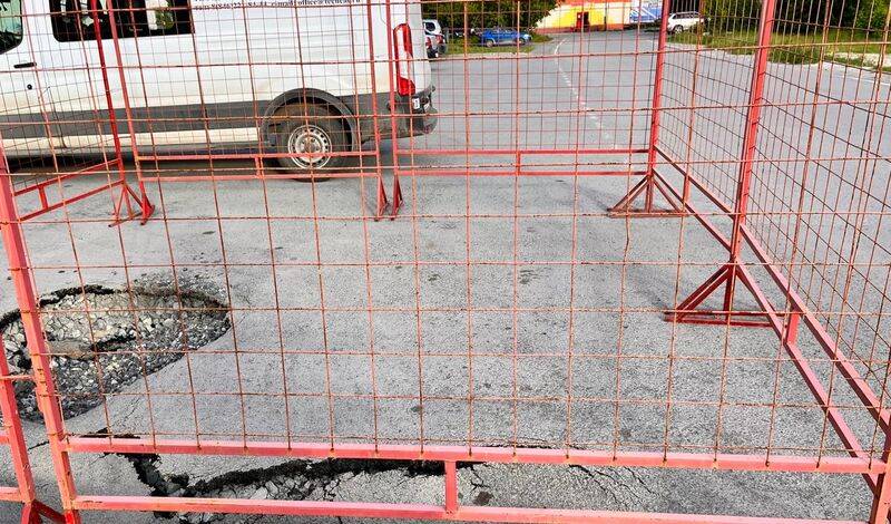 Жители Тобольска сообщают о больших ямах на отремонтированных дорогах