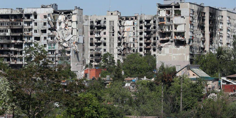 «Поведение, как с мусором». Российские оккупанты начали «медленную эксгумацию» тел погибших жителей Мариуполя — советник мэра