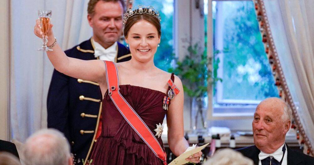 Будущая королева Норвегии официально отпраздновала совершеннолетие