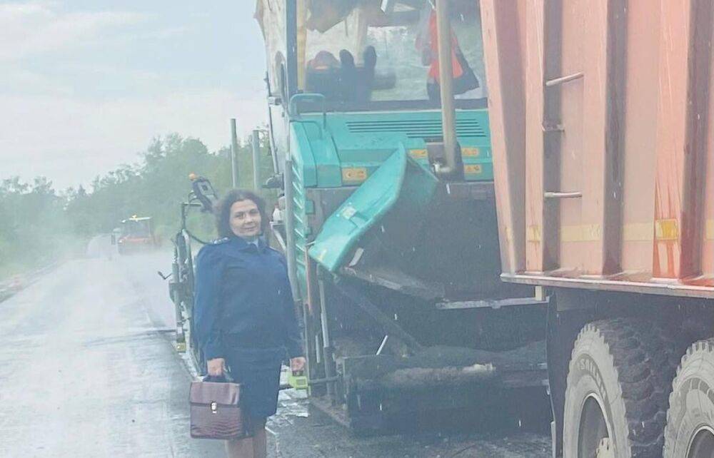 Дорогу в Тверской области начали ремонтировать после решения суда