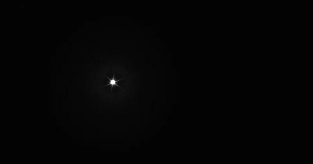 По дороге к астероиду. Космический аппарат DART сделал снимок яркой звезды Вега (фото)