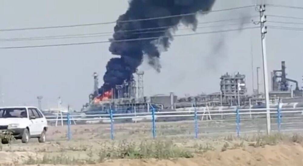 В россии горит нефтеперерабатывающий завод – фото, видео