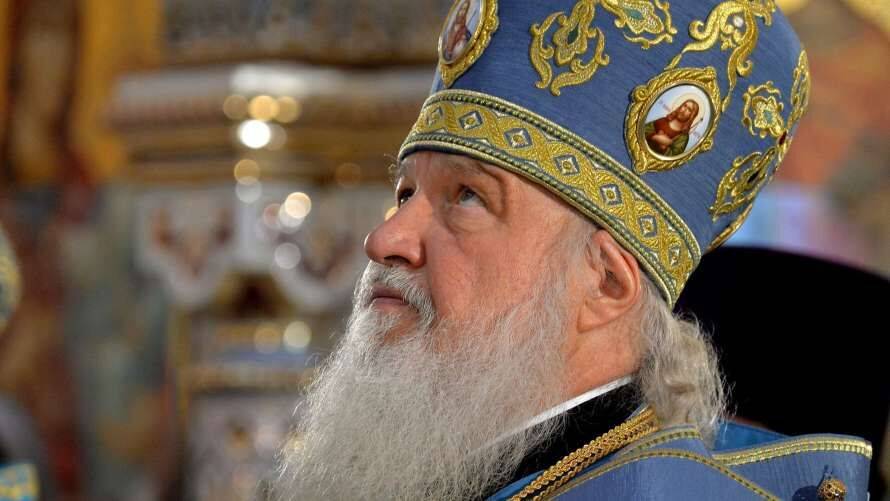 Российский патриарх Кирилл поскользнулся на «святой воде» в Новороссийске (ВИДЕО)