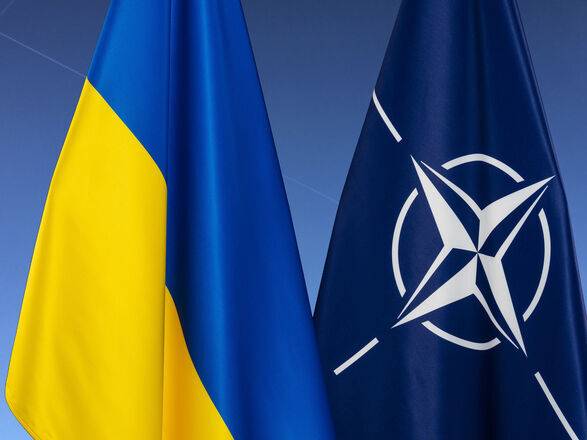 "Члены НАТО отвергли стремления Украины". В Офисе президента заявили, что Киев не будет делать шагов для вступления в Альянс