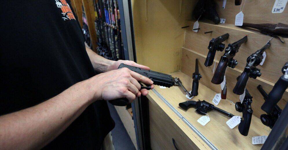 В США ужесточили контроль за продажей огнестрельного оружия