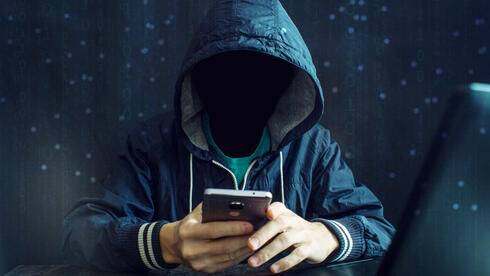 В интернете распространяется новая шпионская программа: так она может проникнуть в ваш телефон