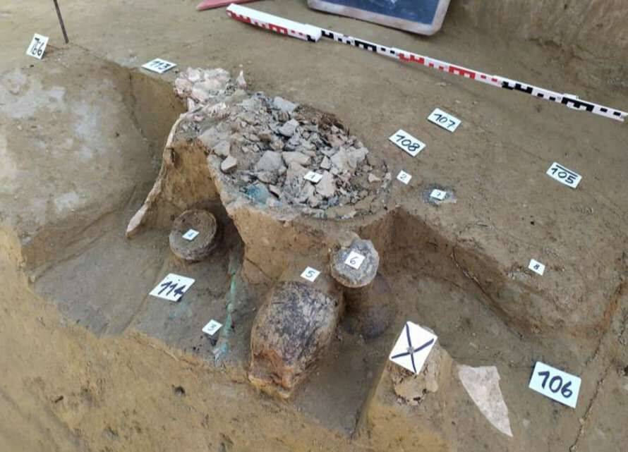 В Италии под парковкой найдена редкая гробница (Фото)
