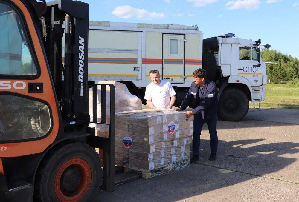 Энергетики Тверьэнерго оказали помощь при отправке гуманитарного груза жителям Донбасса