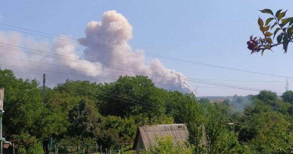 "Ударили Точкой-У": в Луганской области горят российские склады боеприпасов (фото, видео)