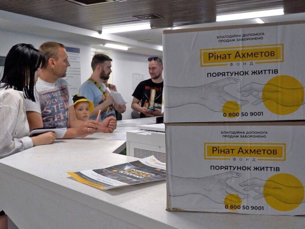 Фонд Рината Ахметова передал в Дарницкий район города Киева партию гуманитарной помощи