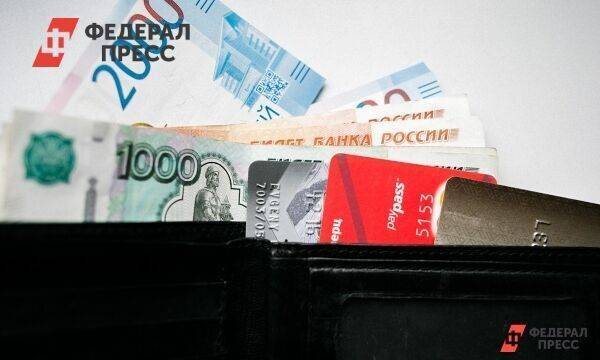 Бюджетникам на Урале досрочно увеличат зарплаты