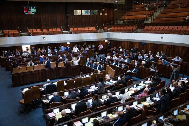 Депутаты согласуют роспуск Кнессета на фоне постоянных разногласий. Главная проблема – мало денег