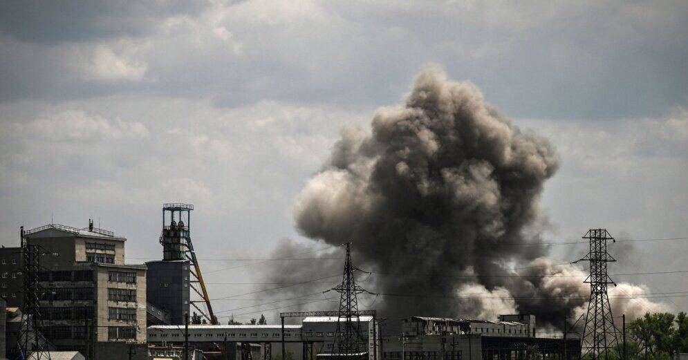 Россия нанесла удар по Кременчугу. Пострадал торговый центр, минимум десять погибших, десятки раненых