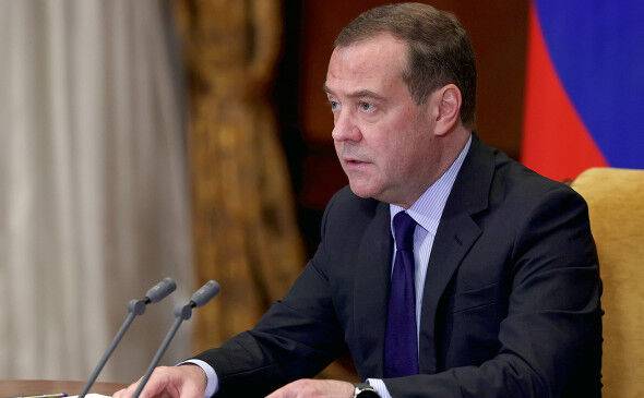 Медведев предупредил Литву о «способном перекрыть кислород» ответе России