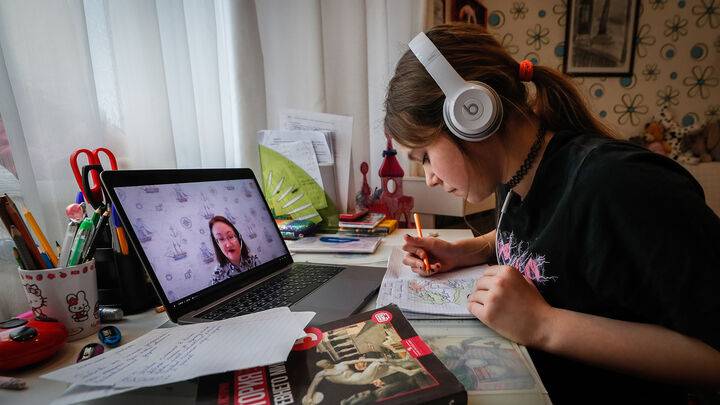 В Харькове школьники будут и дальше учиться на дистанционке — ХОВА