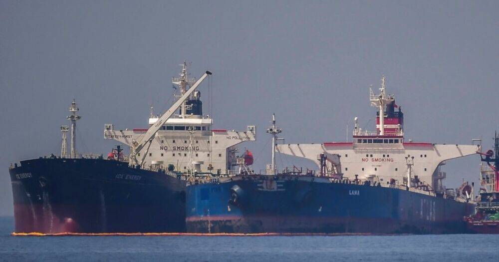 В США арестовали танкер с нефтью из РФ, направлявшйся в Новый Орлеан, — WSJ