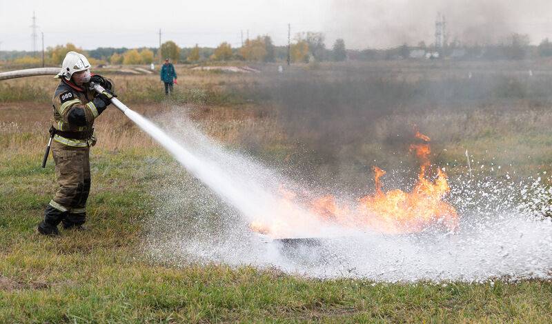 Заместителя директора тобольской нефтебазы оштрафовали за пожар на 20 тысяч рублей