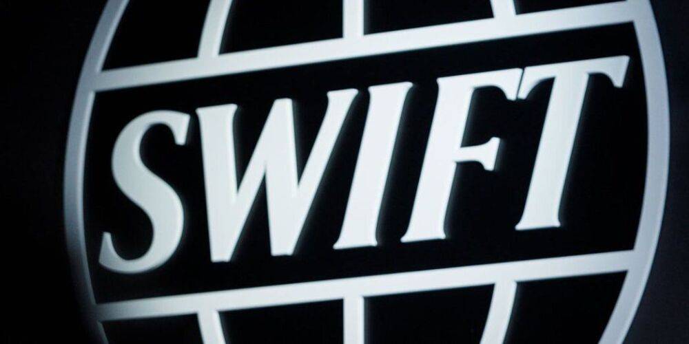 От SWIFT не отключили почти половину банков, которые обслуживают российский ОПК