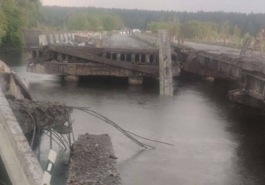 Под Киевом удар молнии разрушил мост