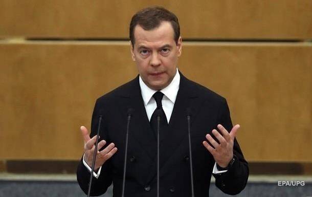 Медведев заявил, что РФ будет поражать "центры принятия решений" в Украине