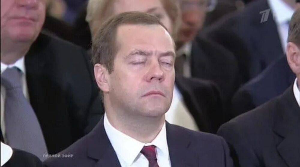 Истерика в кремле: Медведев опять угрожает ударами по «центрам принятия решений» из-за РСЗО HIMARS