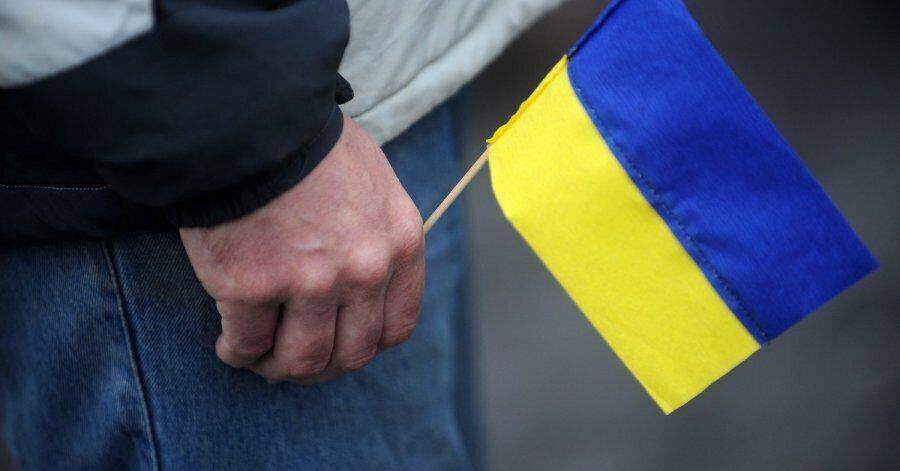 Мужчина, напавший на юношу с флагом Украины, вышел на свободу